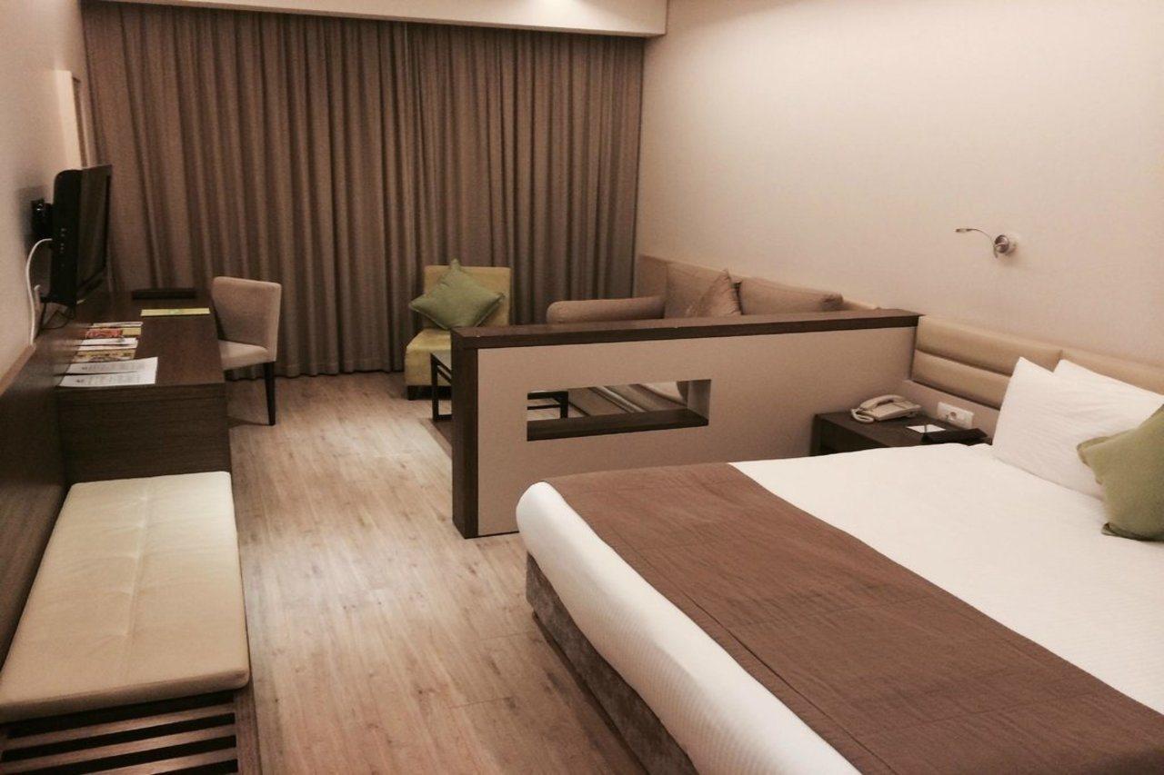 Country Lodge Hotel & Resort Бейрут Екстериор снимка