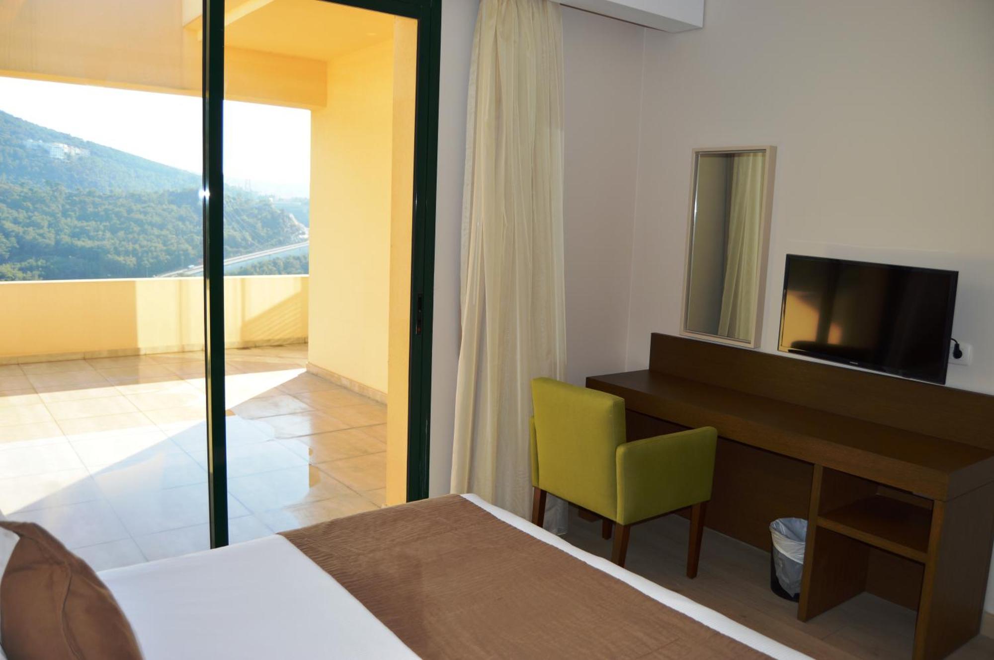 Country Lodge Hotel & Resort Бейрут Стая снимка