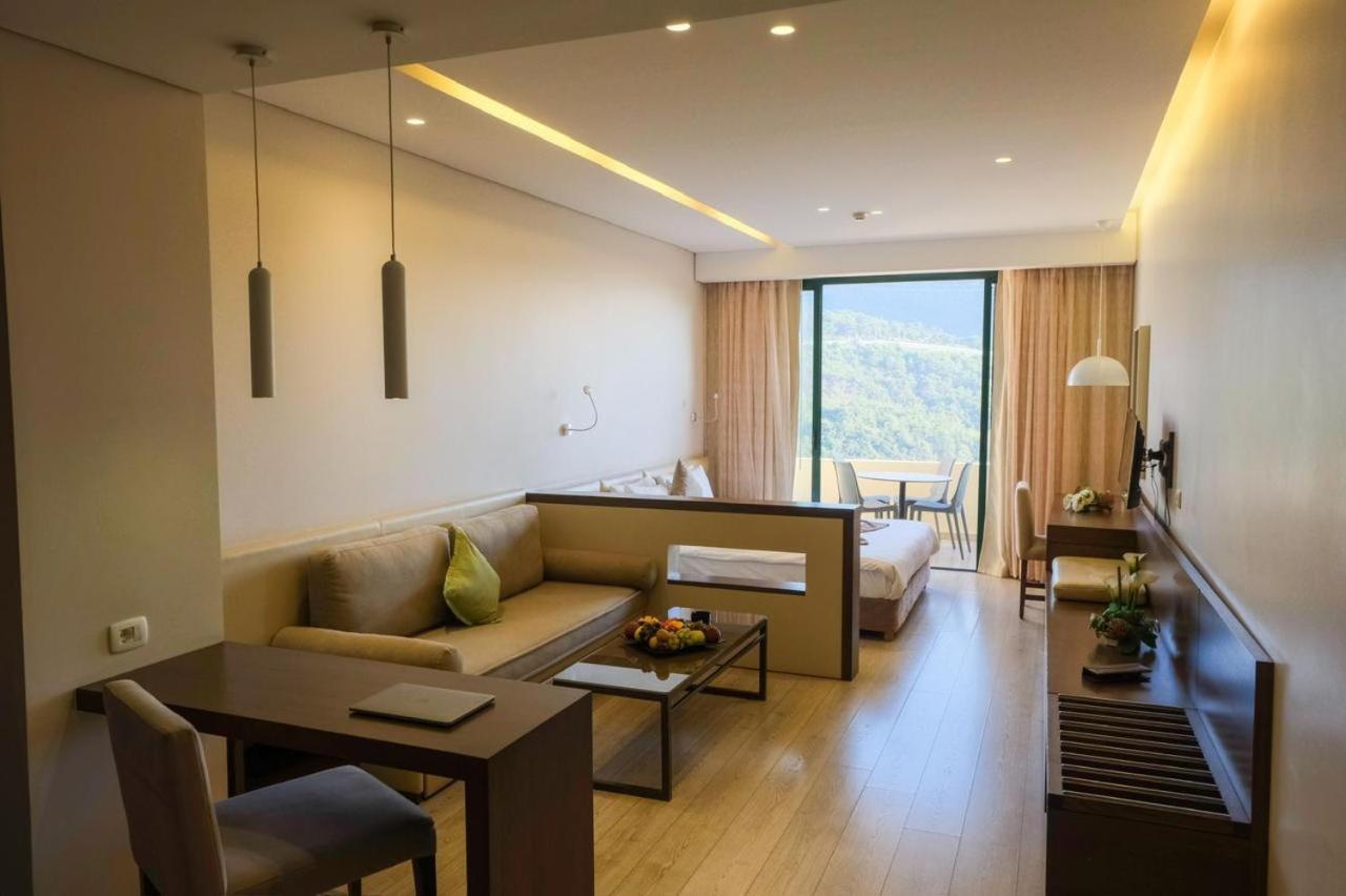 Country Lodge Hotel & Resort Бейрут Екстериор снимка