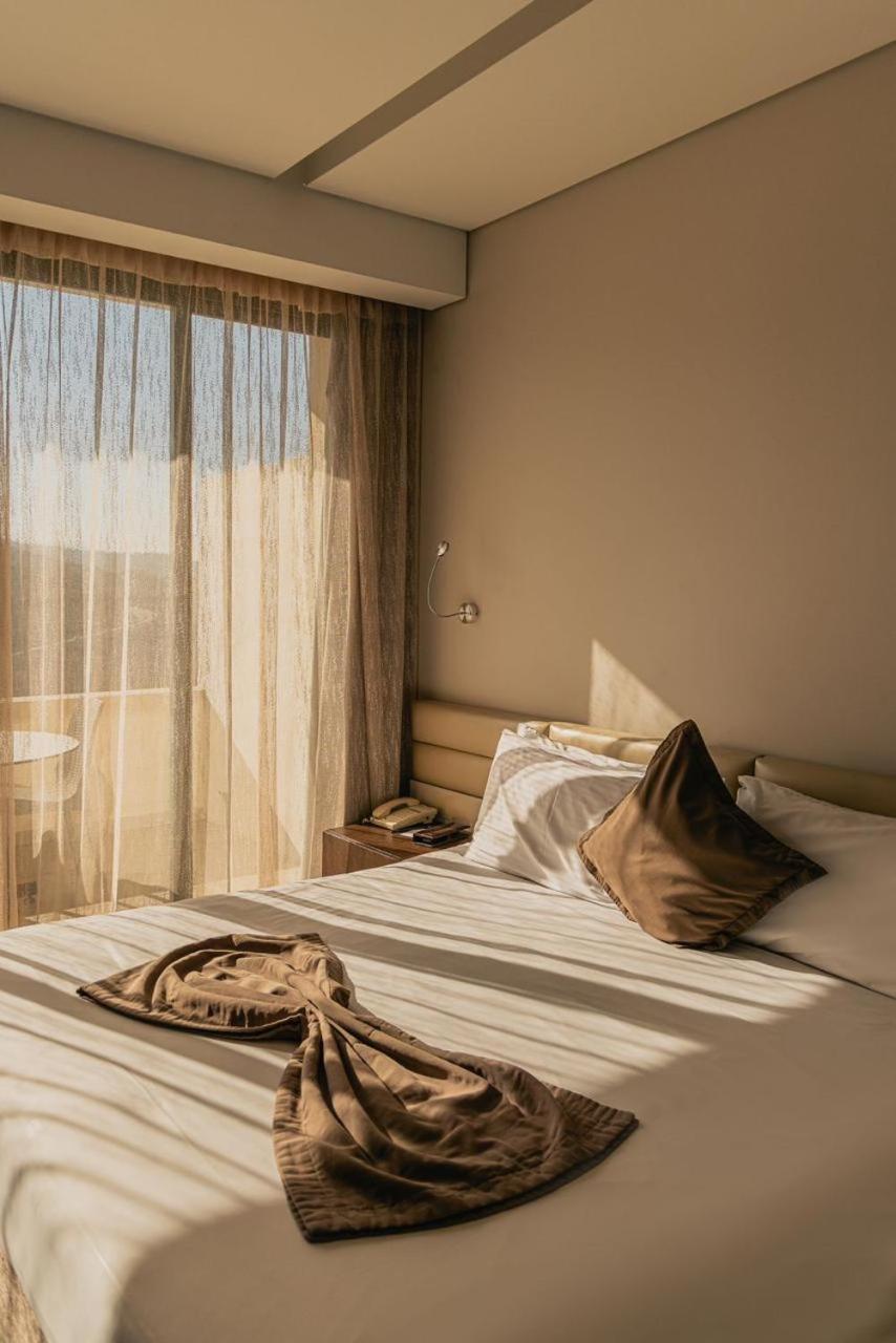 Country Lodge Hotel & Resort Бейрут Екстериор снимка