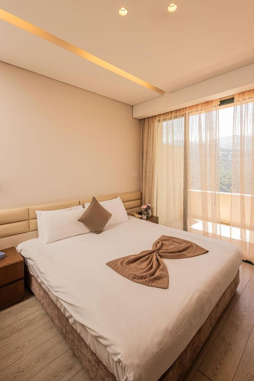 Country Lodge Hotel & Resort Бейрут Екстериор снимка