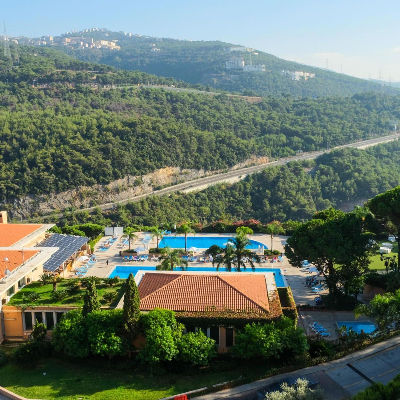 Country Lodge Hotel & Resort Бейрут Екстериор снимка