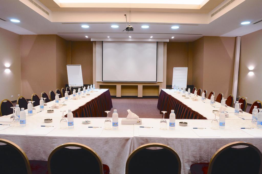 Country Lodge Hotel & Resort Бейрут Екстериор снимка