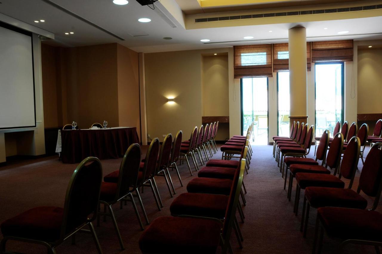 Country Lodge Hotel & Resort Бейрут Екстериор снимка